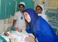 Tartilah Ishak, Istri Bupati yang Tak Segan Blusukan ke Pelosok