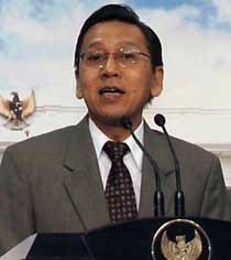 Boediono Minta Wayang Tetap Dilestarikan