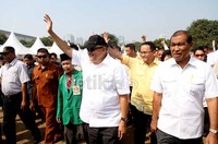 Alex Nono menyapa para pendukungnya.