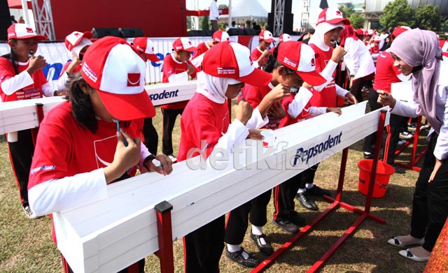 Ajari Anak Anda Sikat Gigi yang Benar