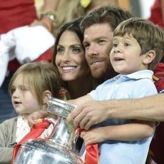 Xabi Alonso Tak Lupakan Pendidikan, Pribadi yang Lurus