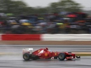 Alonso Raih Pole di Silverstone yang Basah