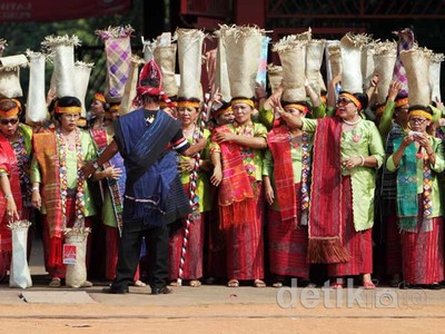 Pesta Marga Simbolon Berlangsung Meriah
