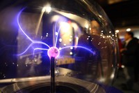 Adalah Ilmuwan asal Inggris, Peter Higgs yang membuat teori tersebut. Higgs adalah seorang fisikawan teoritis Inggris dan profesor emeritus di University of Edinburgh. Higgs dianugerahi Nobel dalam bidang Fisika pada 2004 berbagi dengan Brout dan Englert.