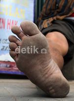 Jalan Kaki, Korban Lapindo Sampai di Jakarta