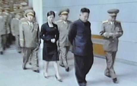 Wanita Misterius Dampingi Pemimpin Korut, Siapa Dia?