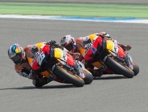 Stoner Sial dan Pedrosa pun Menang