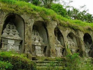 Wow! Bali Punya Candi yang Dipahat di Tebing