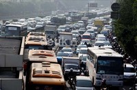Hal ini terlihat di jalan utama penghubung Jakarta