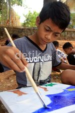 Isi Liburan, Anak-anak Melukis di Pinggir BKT