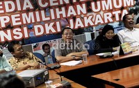 Meski berlangsung alot dan saling beragumen tajam, berbagai guyonan sempat mengemuka dan membuat suasana lebih mencair. Rapat ini dilakukan karena Dewan Kehormatan Pemilu menyatakan KPUD Jakarta menyalahi kode etik dengan DPT bermasalah.
