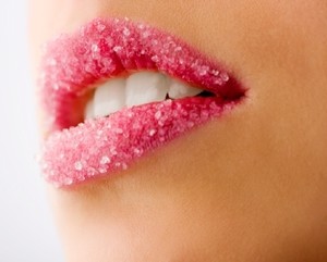 Agar Rona Lipstik di Bibir Tidak Cepat Pudar