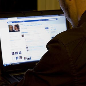 Awas! Tertipu Bokong Seksi di Facebook