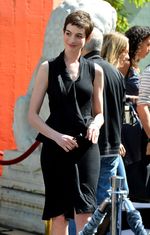 Wajah Sumringah Anne Hathaway