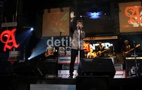 Faktor X tampil menyanyikan lagu Kembalilah Padaku dan Meraih Cinta. Herianto Batubara/detikHot.