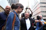 Katie Holmes Semakin Tegar