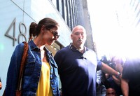 Kabar yang beredar, Katie tidak akan membagi hak asuh Suri dengan Tom. Mehdi Taamallah/AFP.