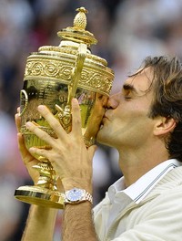 Bagi Federer, ini adalah gelar Wimbledon-nya yang ketujuh. Reuters/Toby Melville.