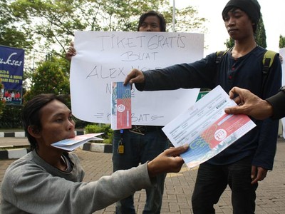 Mahasiswa Demo Pencalonan Alex Noerdin