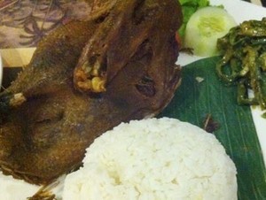 Kriuk-kriuk Krenyes Bebek Goreng dari Ubud