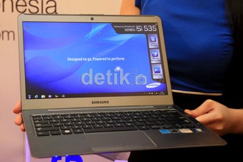 Notebook ini memiliki kapasitas HDD 500 GB dengan layar 13 Inchi dan Memori 4 GB yang dapat ditingkatkan hingga 8 GB.