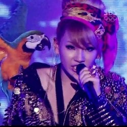 Manggung dengan Kakaktua & Angsa, 2NE1 Diawasi Pawang