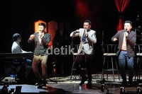 Kahitna dibentuk oleh Yovie Widianto di Bandung pada 24 Juni 1986.