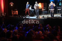 Dalam konser ini mereka membawakan 25 lagu diantaranya Cantik, Soulmate, Merenda Kasih dan Cerita Cinta.