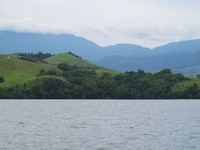 Sentani adalah danau kedua terbesar di Indonesia, setelah Danau Toba di Sumatera Utara. Danau ini memanjang 30 kilometer, terhubung langsung dengan Samudera Pasifik (Sastri/ detikTravel)