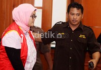 Afriyani tiba di ruang sidang Pengadilan Negeri Jakarta Barat.