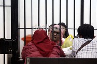 Afriyani menunggu di ruang terdakwa Pengadilan Negeri Jakarta Barat.