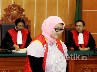 Afriyani Jalani Sidang Perdana Pemakaian Narkoba