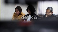 Wa Ode Nurhayati membantah keterangan Haris Surahman mengenai topik pembicaraan di Restoran Pulau Dua, Senayan pada Oktober 2010. Ramses/detikcom.