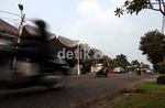 TPS di Pondok Indah Makan Separuh Badan Jalan