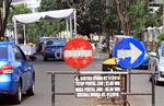 TPS di Pondok Indah Makan Separuh Badan Jalan