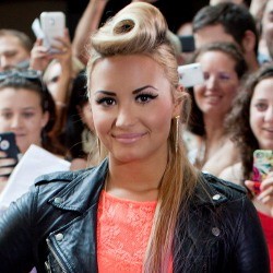 Demi Lovato Jadi Host Teen Choice Awards 2012