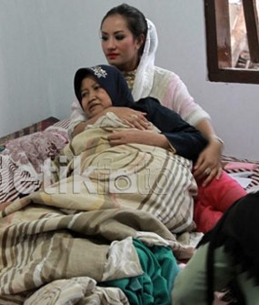 Demi Pengobatan Ibunda, Shinta Bachir Rela Kerja Apa Saja