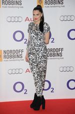 Bibir Merah Jessie J