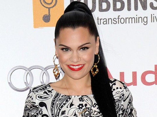 Bibir Merah Jessie J Bibir Merah Jessie J