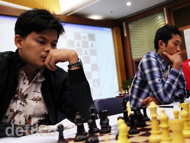 GM Susanto Terus Pimpin Klasemen Catur Mahasiwa 2012