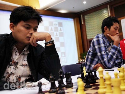 GM Susanto Terus Pimpin Klasemen Catur Mahasiwa 2012