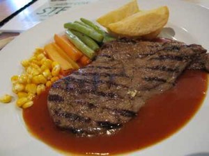 Juicy Yummy.. Loco Moco dan Beefsteak yang Bikin Happy!