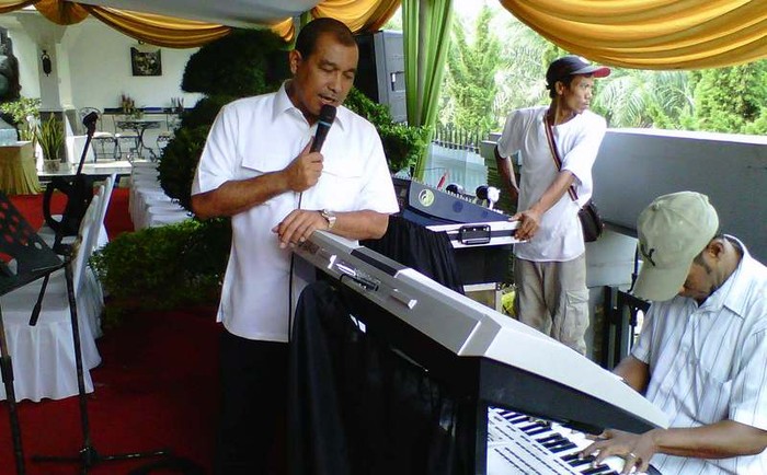 Nono Sampono Sulap Rumahnya Jadi Markas Pemantau Pilgub