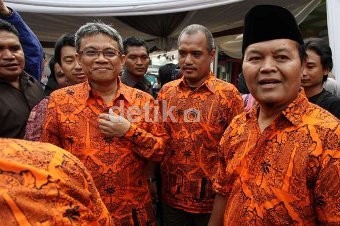 Saksi Tim Hidayat-Didik Diintimidasi untuk Buka Baju Batik