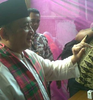 Bersama Istri & Anak, Hendardji Nyoblos di TPS 30