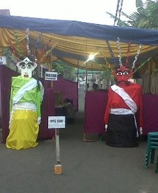 Ondel-ondel Hiasi TPS Tempat Mencoblos Hendardji