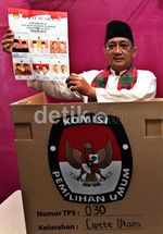 Hendardji Nyoblos di TPS 30