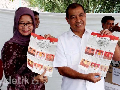 Senyum Lebar Nono Nyoblos Pilgub DKI