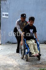 Penyandang Cacat Ikut Nyoblos
