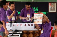 6 cagub/cawagub merebut kursi DKI-1 yang saat ini dipegang oleh incumbent Fauzi Bowo.